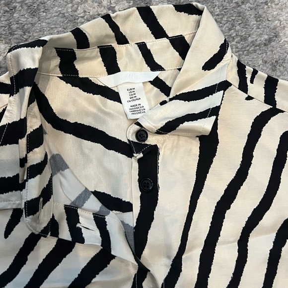 Like new H&M cream and black zebra print silky feel button down oversized fit - Picture 2 of 5
